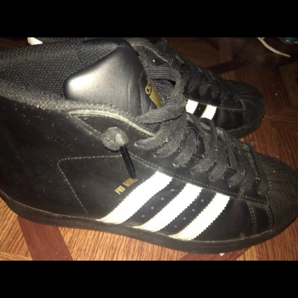 Adidas high top shoes black and white - Picture 2 of 3